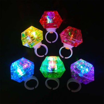 Kristal Tasarımlı Led Işıklı Pembe Yüzük Kristal Tasarımlı Led Işıklı Pembe Yüzük