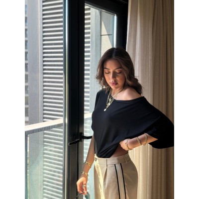 Kadın Tek Omuzu Açık Kısa Kollu Salaş Viskon Bluz Kadın Tek Omuzu Açık Kısa Kollu Salaş Viskon Bluz