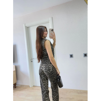 Leopar Desenli Düğmeli Bluzlu Pantolon İkili Takım -Leopar Leopar Desenli Düğmeli Bluzlu Pantolon İkili Takım -Leopar