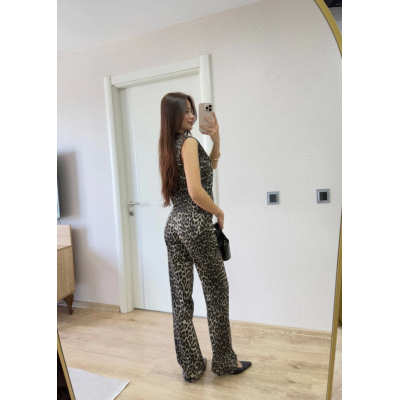 Leopar Desenli Düğmeli Bluzlu Pantolon İkili Takım -Leopar Leopar Desenli Düğmeli Bluzlu Pantolon İkili Takım -Leopar